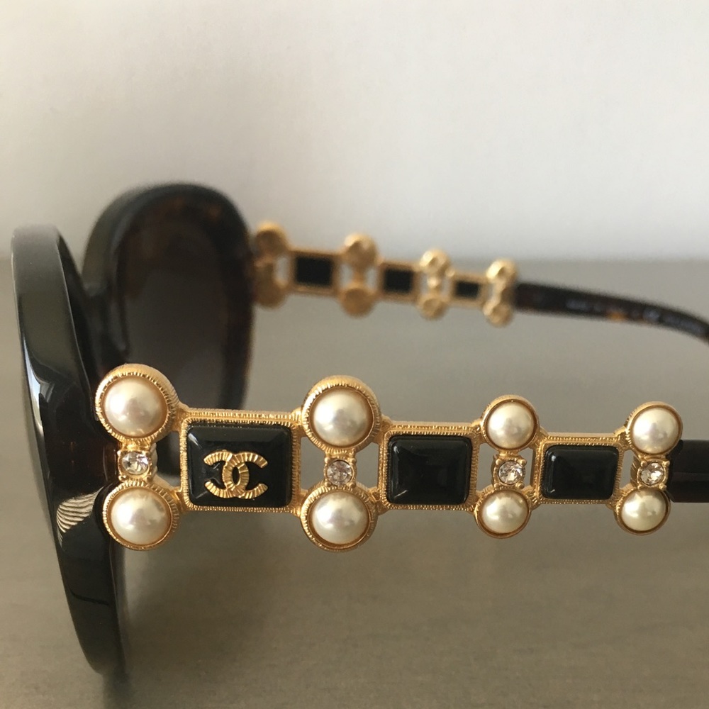 Rare CHANEL Bijou Pearl sunglasses !